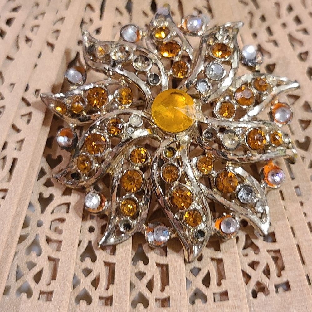 Vintage pin floral brooch jewelry for sale